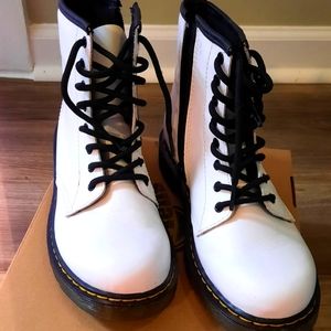 Doc Marten's-white